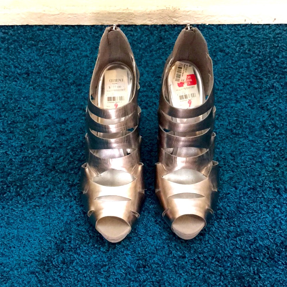 BCBGENERATION 9M Silver Wedge